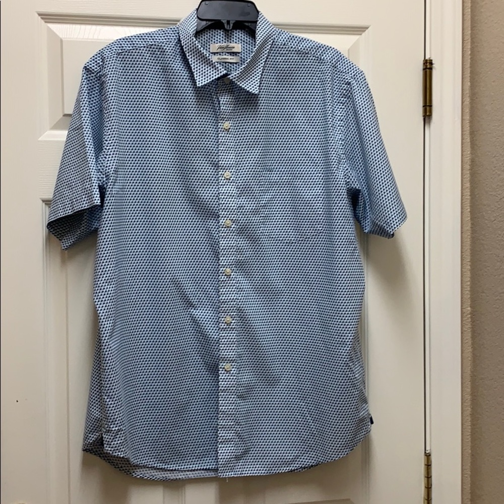 MENS SHORT SLEEVE DRESS SHIRT. SIZE XL